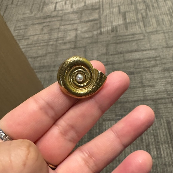 Adjustable Gold Spiral Shell ring - Picture 8 of 9